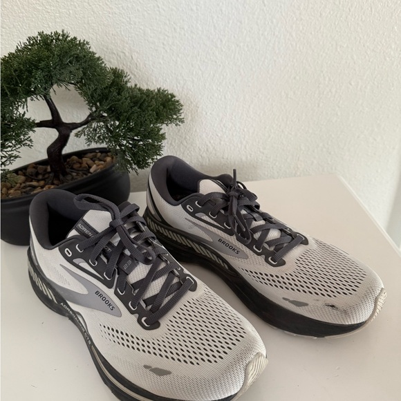 Brooks Men's Black and White Athletic Shoes - Picture 1 of 4